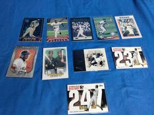 lot 64 image: 10 Barry Bonds Baseball Cards