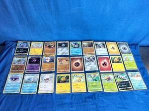 lot 74 image: 27 2020 Pokemon Cards