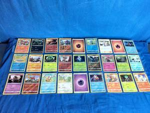 lot 78 image: 27 2019 Pokemon Cards