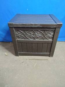 lot 95 image: Patio Box