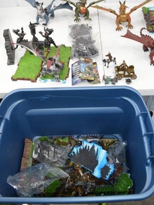 lot 28 image: Mega Bloks Dragons Playsets, Figures, and Accessories Lot