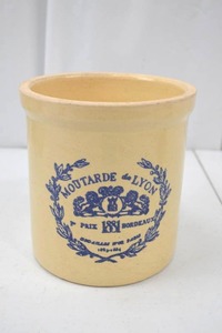 lot 50 image: Antique Moutarde de Lyon Stoneware Mustard Crock, 12 Gal