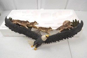 lot 57 image: Bradford Exchange Night Flight Limited Edition Sculpture