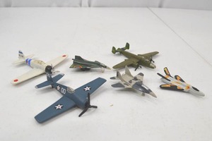 lot 65 image: Lot of 6 Diecast Model Airplanes Maisto WW2 and Jet Fighters