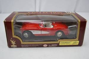 lot 66 image: Road Legends 124 Die Cast 1957 Chevrolet Corvette in Box