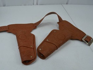 lot 67 image: Vintage Mattel Toy Double Holster Belt Western Cowboy Set