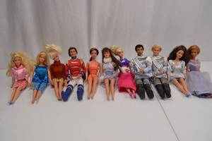 lot 155 image: Lot of Vintage Barbie and Ken Dolls - Mixed Outfits and Styles