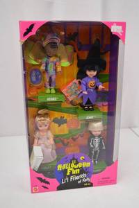 lot 145 image: 1998 Mattel Halloween Fun Lil Friends of Kelly Gift Set - Sealed