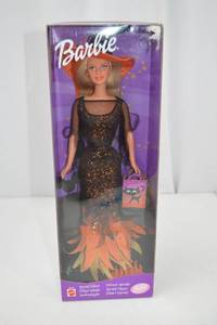 lot 147 image: Barbie Halloween Special Edition Doll (2000) - Mattel #29818 NIB