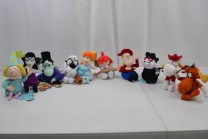 lot 185 image: Rocky Bullwinkle Show Plush Toy Lot - 10 Classic Cartoon Characters