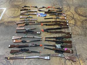 lot 122 image: LOT OF Toy Guns