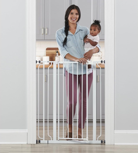 lot 106 image: Regalo Easy Step Extra Tall Walk Thru Baby Gate