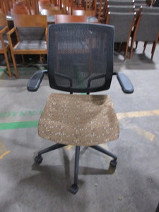 lot 301 image: SIT ON IT SEATING FOCUS TASK CHAIRS