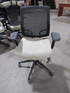 lot 307 image: SIT ON IT SEATING, FOCUS, MID BACK TASK CHAIRS