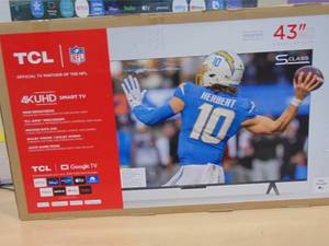 lot 21 image: 43 Inch VIZIO Class 4K UHD LED HDR Smart TV - V4K50M