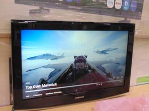 lot 36 image: 32 Inch Samsung   720p  60Hz  LCD HDTV LN32B360C5D