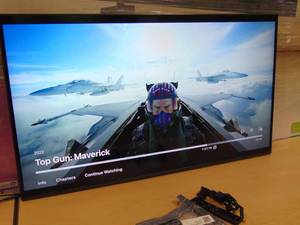 lot 37 image: 43 Inch Samsung UN43DU7000FXZA  LED 4K Crystal UHD HDR, 3840x2160, 60Hz, WiFi