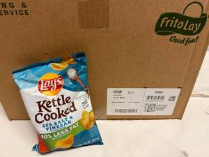 lot 60 image: 64x Lays Kettle Cooked Salt & Vinegar Chips