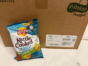 lot 61 image: 64x Lays Kettle Cooked Salt & Vinegar Chips