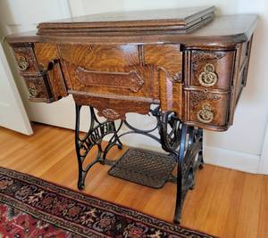 lot 92 image: Antique New Home Treadle Sewing Machine