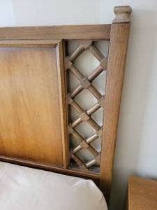 lot 10 image: MCM Drexel Heritage Collage Collection Queen Bed