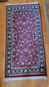 lot 20 image: Wool Area Rug  47 x 23.5