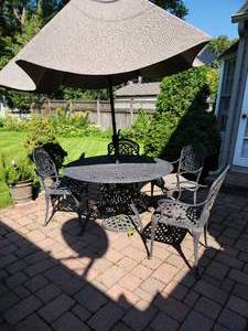 lot 16 image: Ornate Heavy Patio Table and Chairs with Umbrella