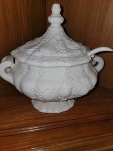 lot 103 image: Nagae White Ceramic Electric Heated Soup Tureen