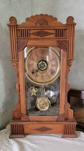 lot 25 image: Antique Gilbert Mantel Clock with Keys