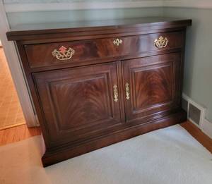 lot 72 image: Drexel Crotch Mahogany Server Buffet