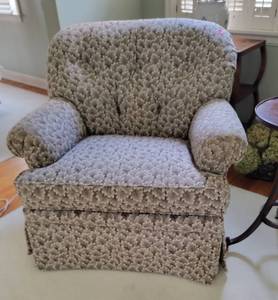 lot 74 image: Sherrill Club Chair, A