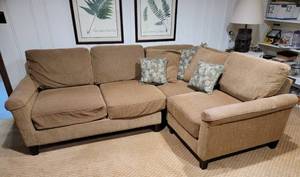 lot 77 image: Mocha Tweed 4 Cushion Sectional