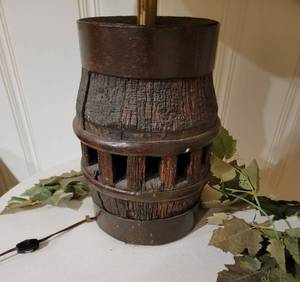 lot 83 image: Antique Wagon Wheel Hub Table Lamp