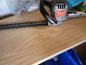 lot 171 image: Black and Decker Hedge Trimmer