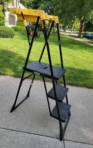 lot 173 image: Cosco Step Ladder with Utility Shelf