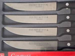 lot 129 image: Wusthof Gourmet Steak Knife Set - (4)