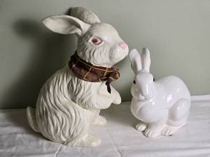 lot 125 image: Delightful Ceramic Bunny Pair