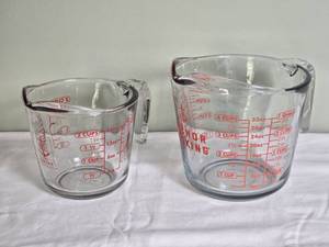 lot 120 image: Anchor Hocking Measuring Cup Pair