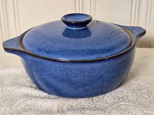 lot 114 image: Vintage Handmade English Stoneware Fond