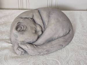 lot 112 image: Adorable Resin Curled Cat Sculpture - Telle M. Stern