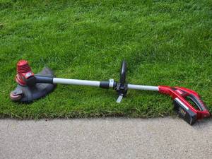 lot 180 image: Toro Electric Lawn Trimmer - 51484