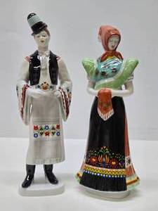 lot 43 image: Excellent Large Hungarian Porcelain Figures - Hollohaza