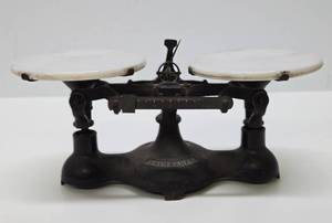 lot 45 image: Antique Cast Iron FAIRBANKS Scale