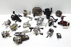 lot 54 image: Large Estate Lot of Vintage & Newer Fishing Reels