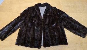 lot 85 image: Quality Vintage Genuine Mink Fur Coat from Albrechts