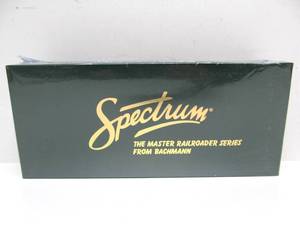 lot 142 image: Brand New Sealed SPECTRUM Bachmann Master Railroader Series On30 Train Cars No. 27823