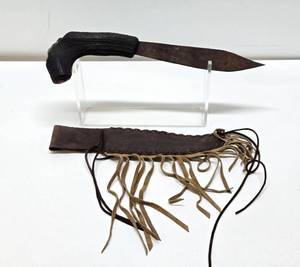 lot 227 image: Very Cool Thick Stag Handled Knife wLeather Sheath
