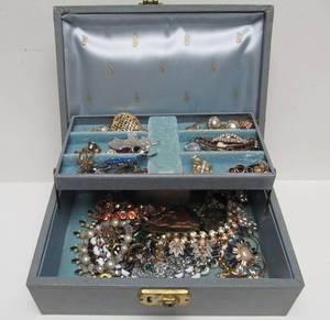 lot 190 image: Vintage Jewelry Box Full of Signed Costume Jewelry