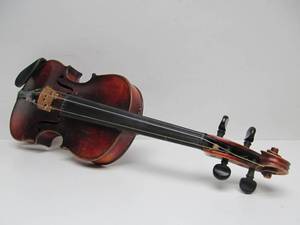 lot 195 image: Antique Signed Violin by Sebastian Gohz