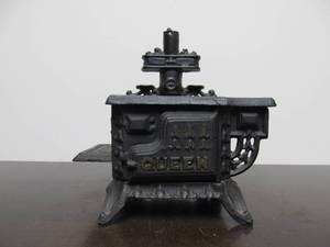 lot 156 image: Vintage Cast Iron QUEEN DOLL Stove